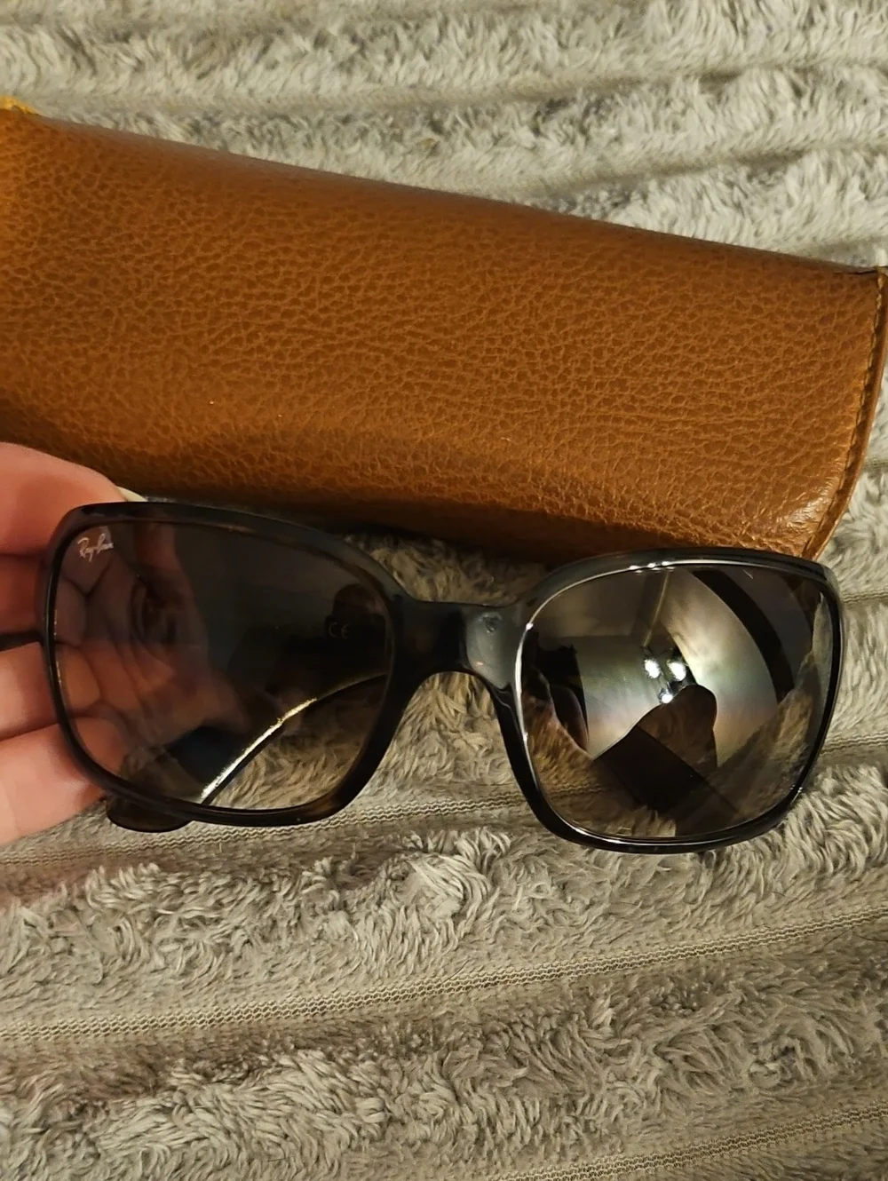 Ray-Ban retail 215